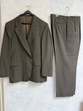 46R Kuppenheimer Suit - 2 Button Dark Brown. Pants included.